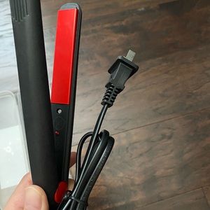 Mini hair straightener
